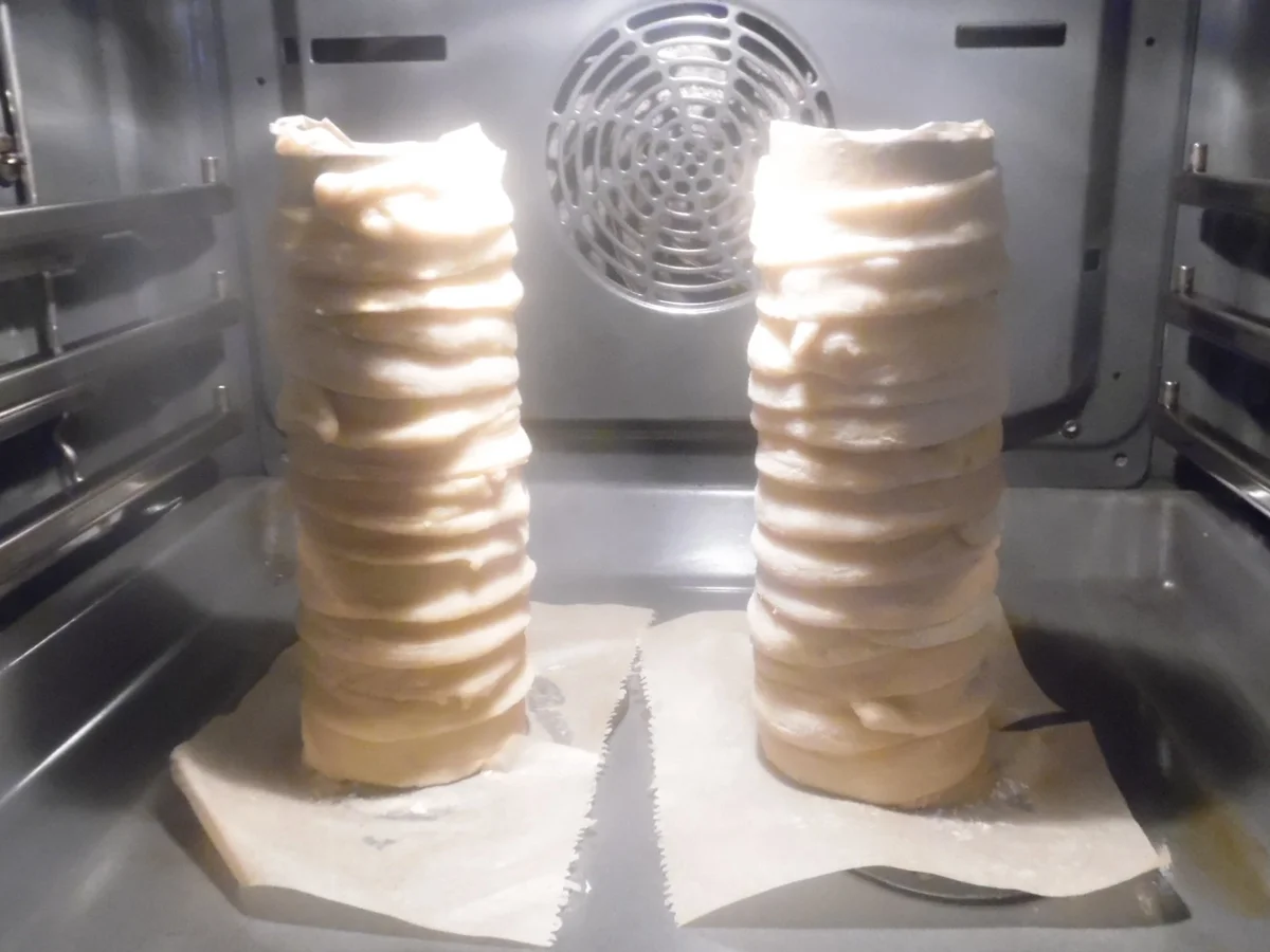 Rezept: Ungarischer Baumkuchen, "Kürtöskalacs" Bild Nr. 2776 Ungarischer Baumkuchen, "Kürtöskalacs" - Rezept - Bild Nr. 2776