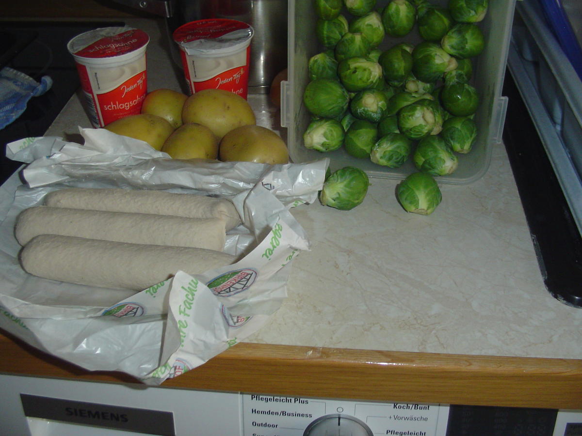 Rosenkohl mit Wollwürste und Salzkartoffeln - Rezept - Bild Nr. 2797