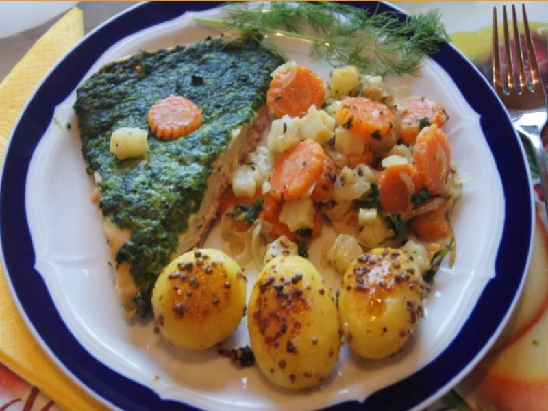 Rezept: Wildlachsfilet mit Zwiebel-Möhren-Sellerie-Gemüse und Korianderkartoffeln Bild Nr. 2794 Wildlachsfilet mit Zwiebel-Möhren-Sellerie-Gemüse und Korianderkartoffeln - Rezept - Bild Nr. 2794