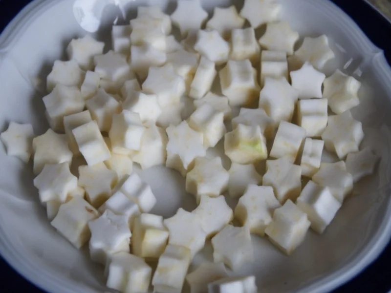 Rezept: Wildlachsfilet mit Zwiebel-Möhren-Sellerie-Gemüse und Korianderkartoffeln Bild Nr. 2797 Wildlachsfilet mit Zwiebel-Möhren-Sellerie-Gemüse und Korianderkartoffeln - Rezept - Bild Nr. 2797