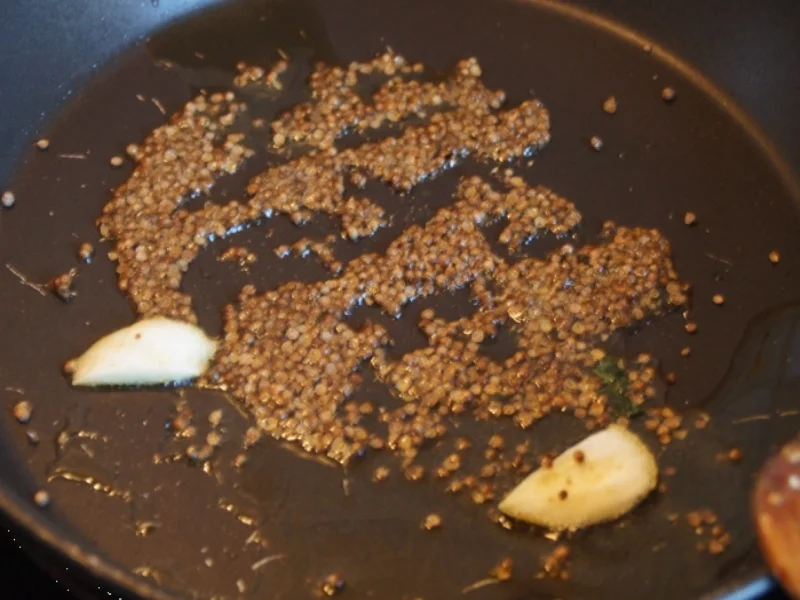 Rezept: Wildlachsfilet mit Zwiebel-Möhren-Sellerie-Gemüse und Korianderkartoffeln Bild Nr. 2801 Wildlachsfilet mit Zwiebel-Möhren-Sellerie-Gemüse und Korianderkartoffeln - Rezept - Bild Nr. 2801