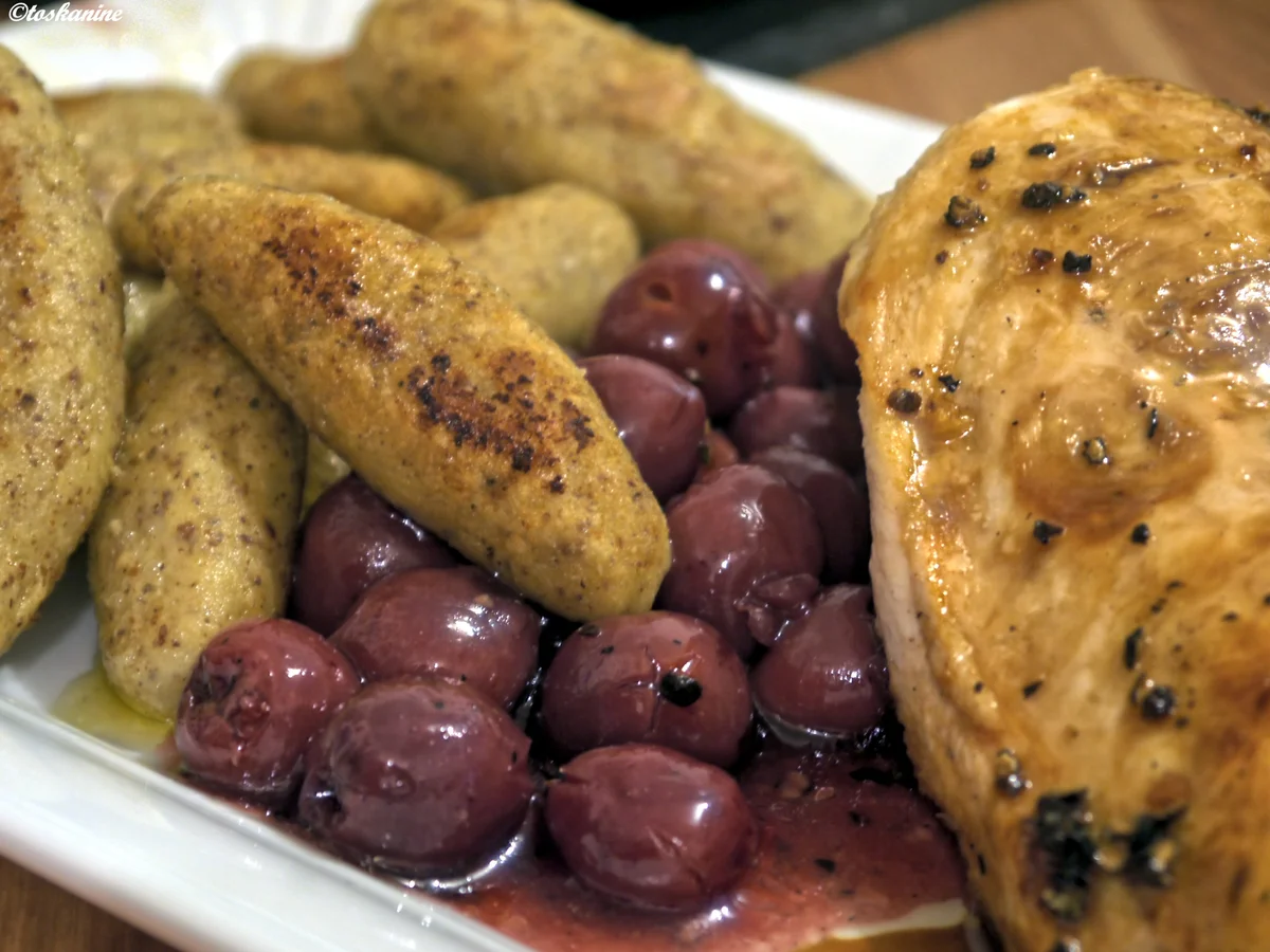 Rezept: Hähnchenbrust mit Whisky-Pfefferkirschen-Sauce und Haselnuss-Schupfnudeln Bild Nr. 2825 Hähnchenbrust mit Whisky-Pfefferkirschen-Sauce und Haselnuss-Schupfnudeln - Rezept - Bild Nr. 2825