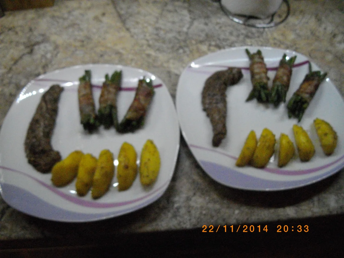 Rezept: Lammfilet mit Bohnen im Speckmantel und Ofenkartoffeln Bild Nr. 2810 Lammfilet mit Bohnen im Speckmantel und Ofenkartoffeln - Rezept - Bild Nr. 2810