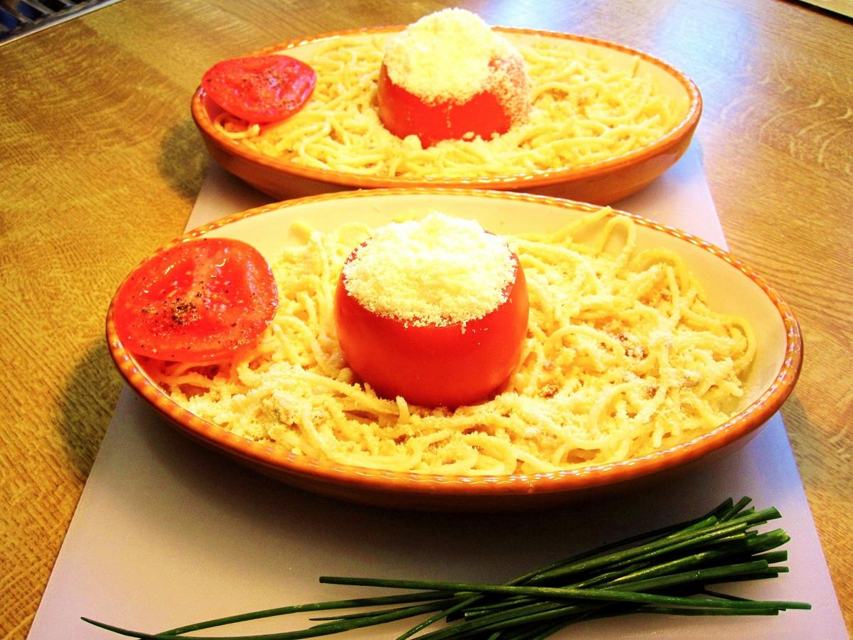 Nudelgratin mit einer gefüllten Tomate - Rezept - Bild Nr. 2812