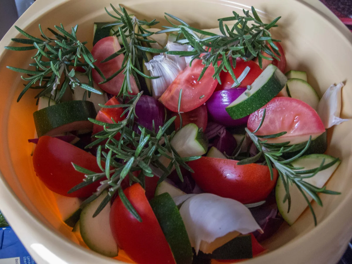 Rezept: Knoblauch-Hähnchen mit mediterranem Gemüse Bild Nr. 2942 Knoblauch-Hähnchen mit mediterranem Gemüse - Rezept - Bild Nr. 2942