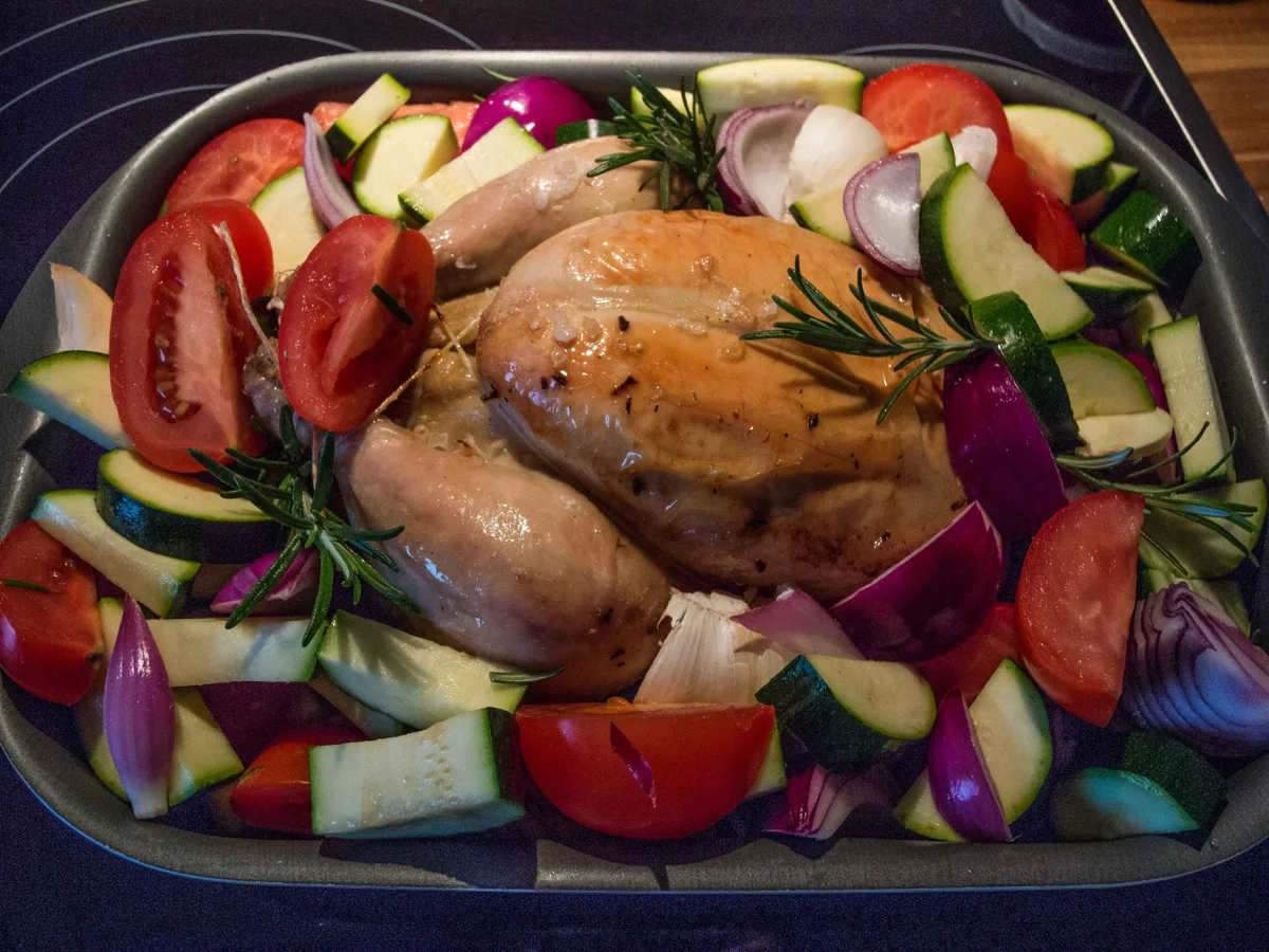 Rezept: Knoblauch-Hähnchen mit mediterranem Gemüse Bild Nr. 2943 Knoblauch-Hähnchen mit mediterranem Gemüse - Rezept - Bild Nr. 2943