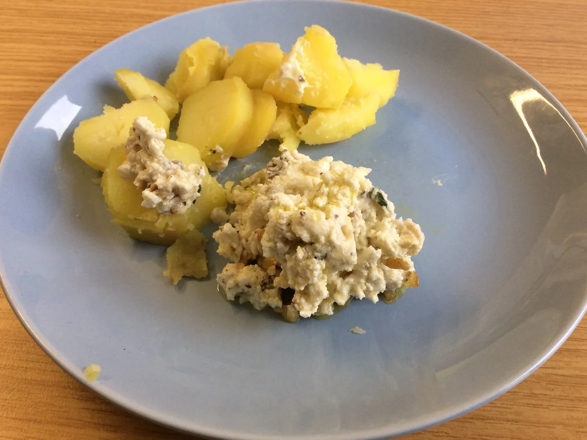 Rezept: Ziegenfrischkäse-Creme mit Walnüssen, Ingwer und Dattel Bild Nr. 2834 Ziegenfrischkäse-Creme mit Walnüssen, Ingwer und Dattel - Rezept - Bild Nr. 2834