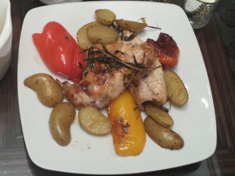 Conejo al ajillo Knoblauch Kaninchen mit Ofenkartoffeln und Pimientos ...