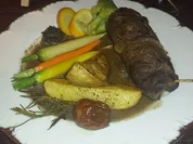 Mediterrane Rinderrouladen mit Rosmarinkartoffeln und gedämpftem Gemüse - Rezept - Bild Nr. 2875