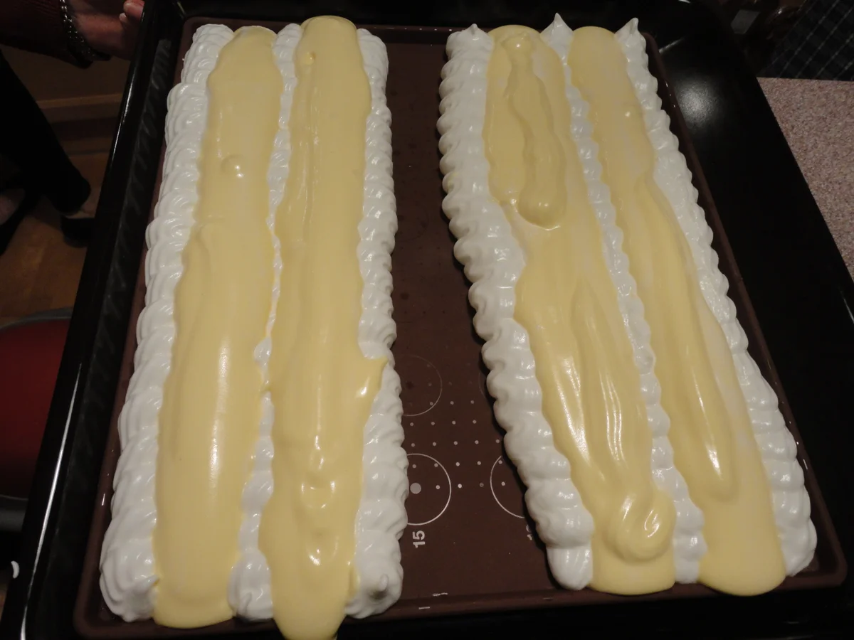 Rezept: Kardinal Schnitte mit Preiselbeersahne Bild Nr. 2907 Kardinal Schnitte mit Preiselbeersahne - Rezept - Bild Nr. 2907