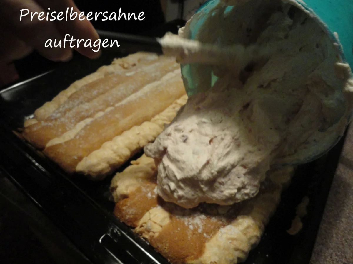 Rezept: Kardinal Schnitte mit Preiselbeersahne Bild Nr. 2908 Kardinal Schnitte mit Preiselbeersahne - Rezept - Bild Nr. 2908