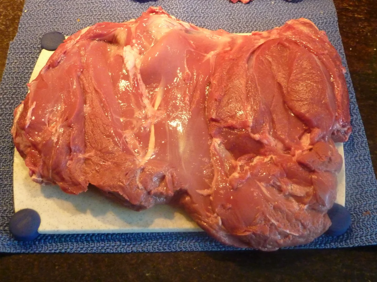 Rezept: Gefüllte Rehkeule mit Maroni-Nusskruste. Bild Nr. 2950 Gefüllte Rehkeule mit Maroni-Nusskruste. - Rezept - Bild Nr. 2950