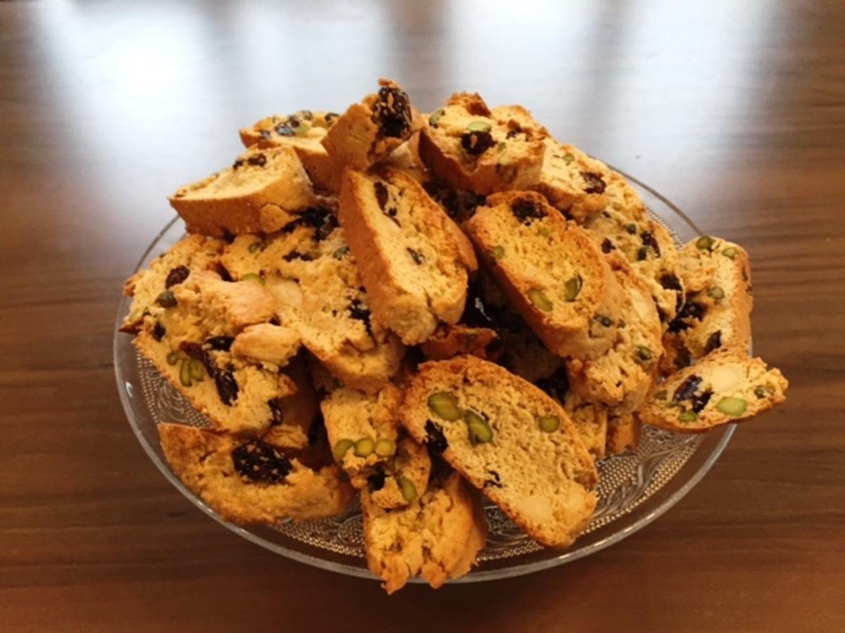 Cantuccini mit Cranberries und Pistazien - Rezept - kochbar.de