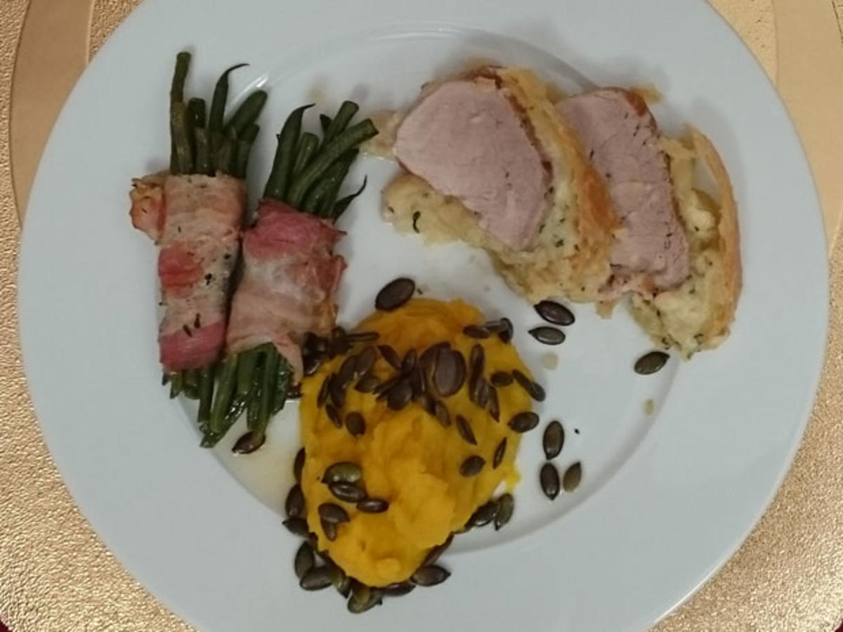 Bilder für Schweinefilet mit Camembert-Hülle im Blätterteigmantel und Prinzessböhnchen - Rezept