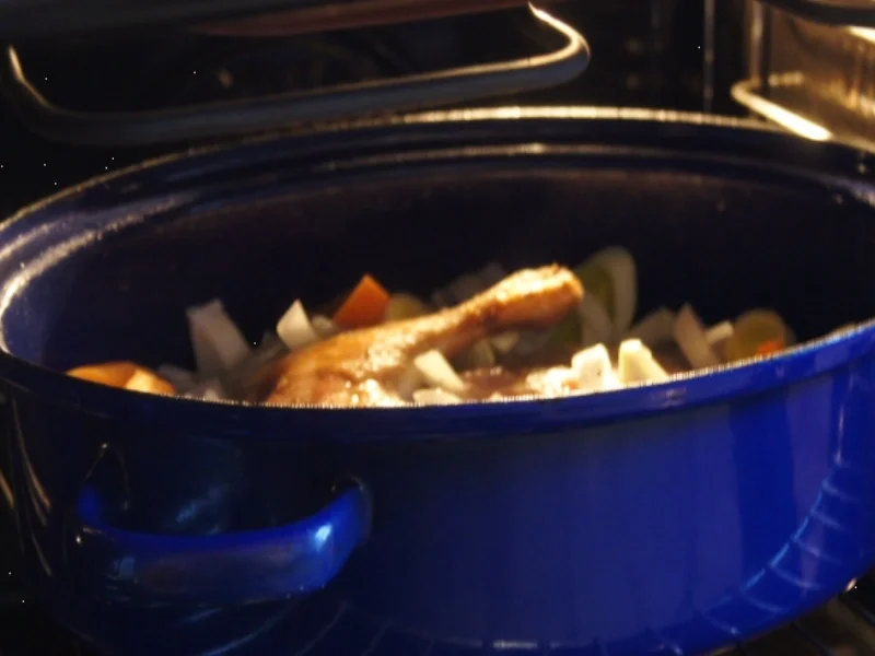 Entenschenkel mit halbseidenen Kartoffelknödeln und Rotkohl mit Wild-Preiselbeeren - Rezept - Bild Nr. 2962