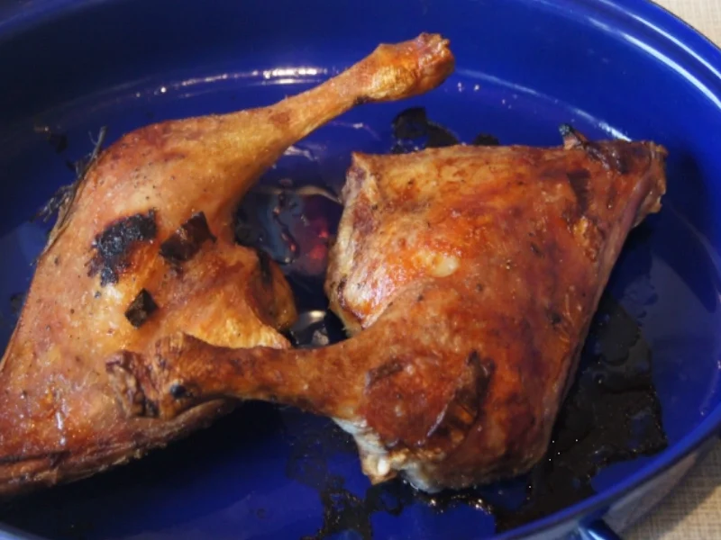 Entenschenkel mit halbseidenen Kartoffelknödeln und Rotkohl mit Wild-Preiselbeeren - Rezept - Bild Nr. 2964