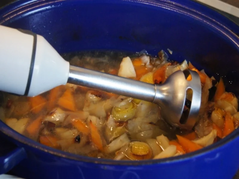 Entenschenkel mit halbseidenen Kartoffelknödeln und Rotkohl mit Wild-Preiselbeeren - Rezept - Bild Nr. 2965