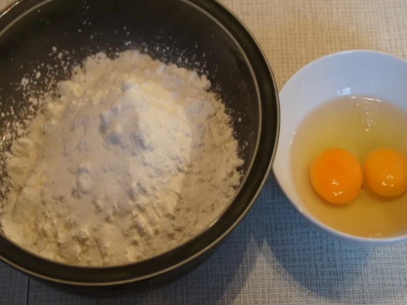 Entenschenkel mit halbseidenen Kartoffelknödeln und Rotkohl mit Wild-Preiselbeeren - Rezept - Bild Nr. 2968