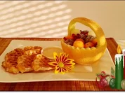 Waffeln mit Bourbon-Vanillesauce und  exotischem Obstkörbchen - Rezept - Bild Nr. 2976