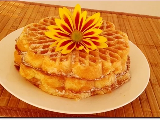 Waffeln mit Bourbon-Vanillesauce und  exotischem Obstkörbchen - Rezept - Bild Nr. 2981