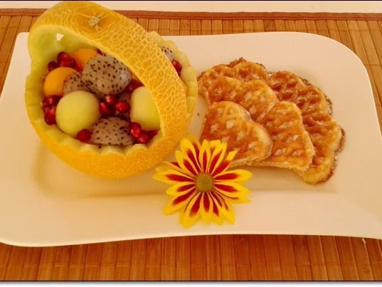 Waffeln mit Bourbon-Vanillesauce und  exotischem Obstkörbchen - Rezept - Bild Nr. 2985