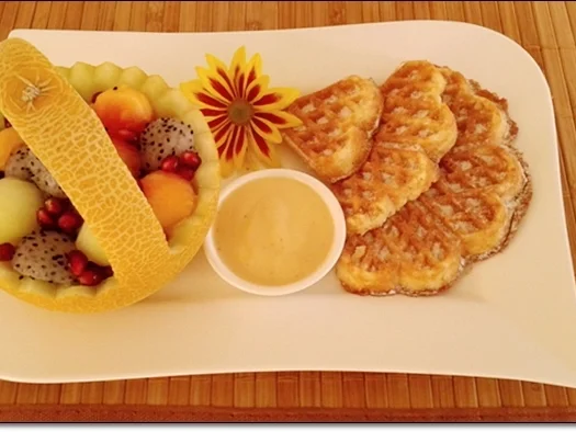 Waffeln mit Bourbon-Vanillesauce und  exotischem Obstkörbchen - Rezept - Bild Nr. 2987