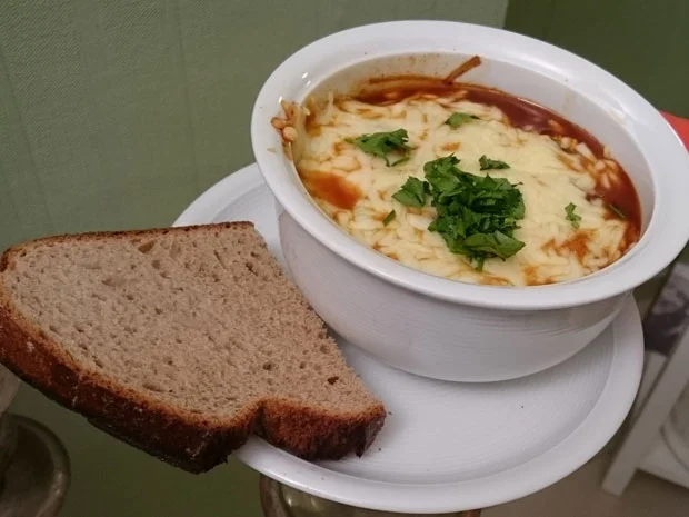 Muschelpool mit Zwiebelsuppe und Käsehaube - Rezept - Bild Nr. 2976