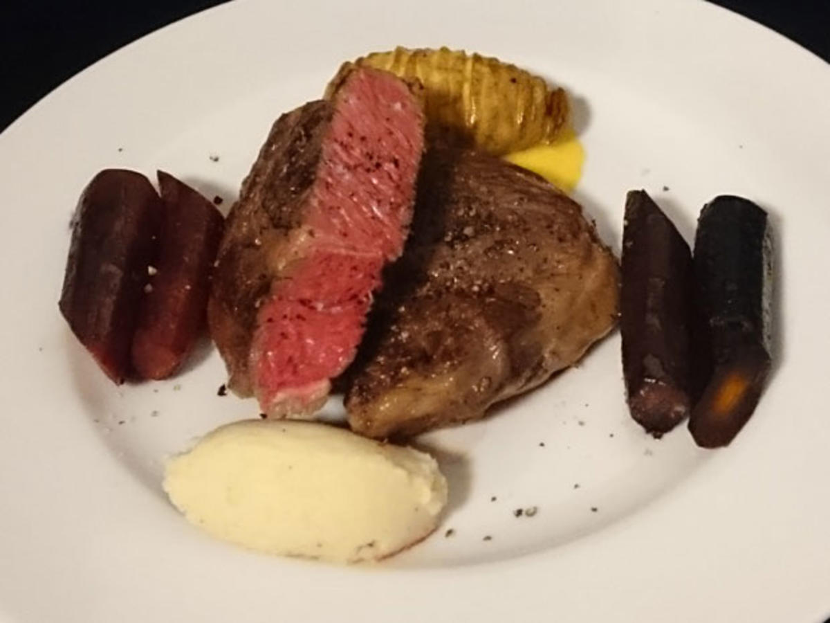 Bilder für Sous vide gegartes Ribeye Steak mit Selleriepüree und Fächerkartoffel - Rezept