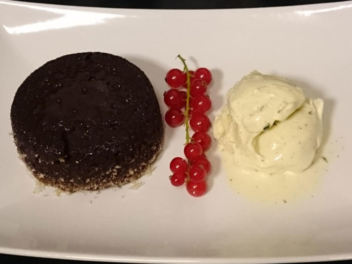 Bilder für Lava Cake mit Vanilleeis Rezept