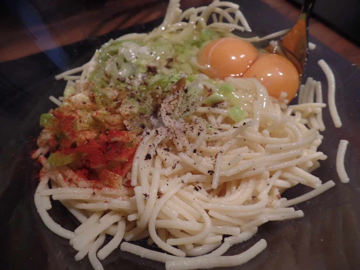 Nudelpuffer mit Tomatensalat - Rezept - Bild Nr. 3007