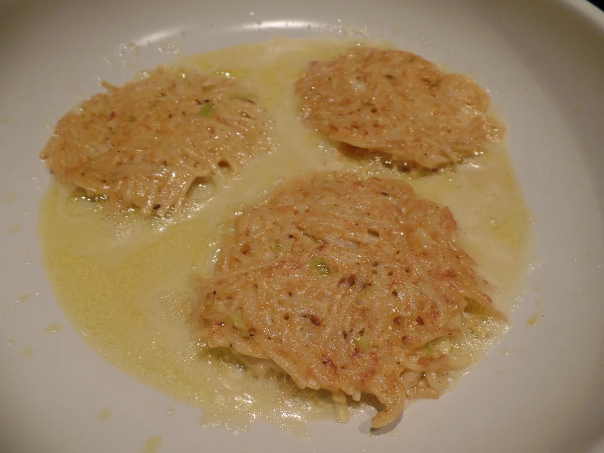 Nudelpuffer mit Tomatensalat - Rezept - Bild Nr. 3009