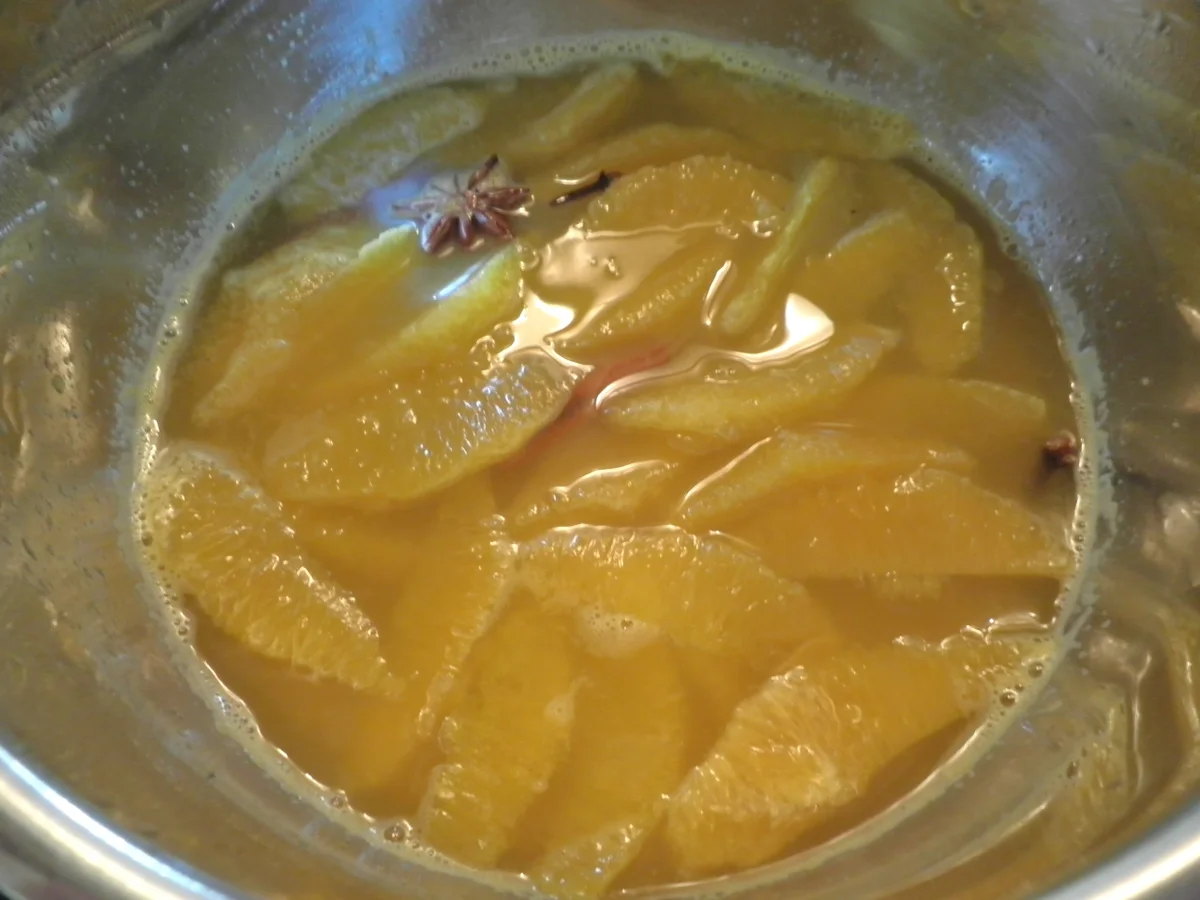 Kleine Quark - Sahne - Torte mit Gewürz - Orangen ... (Winter/Weihnachts - Torte) - Rezept - Bild Nr. 3035