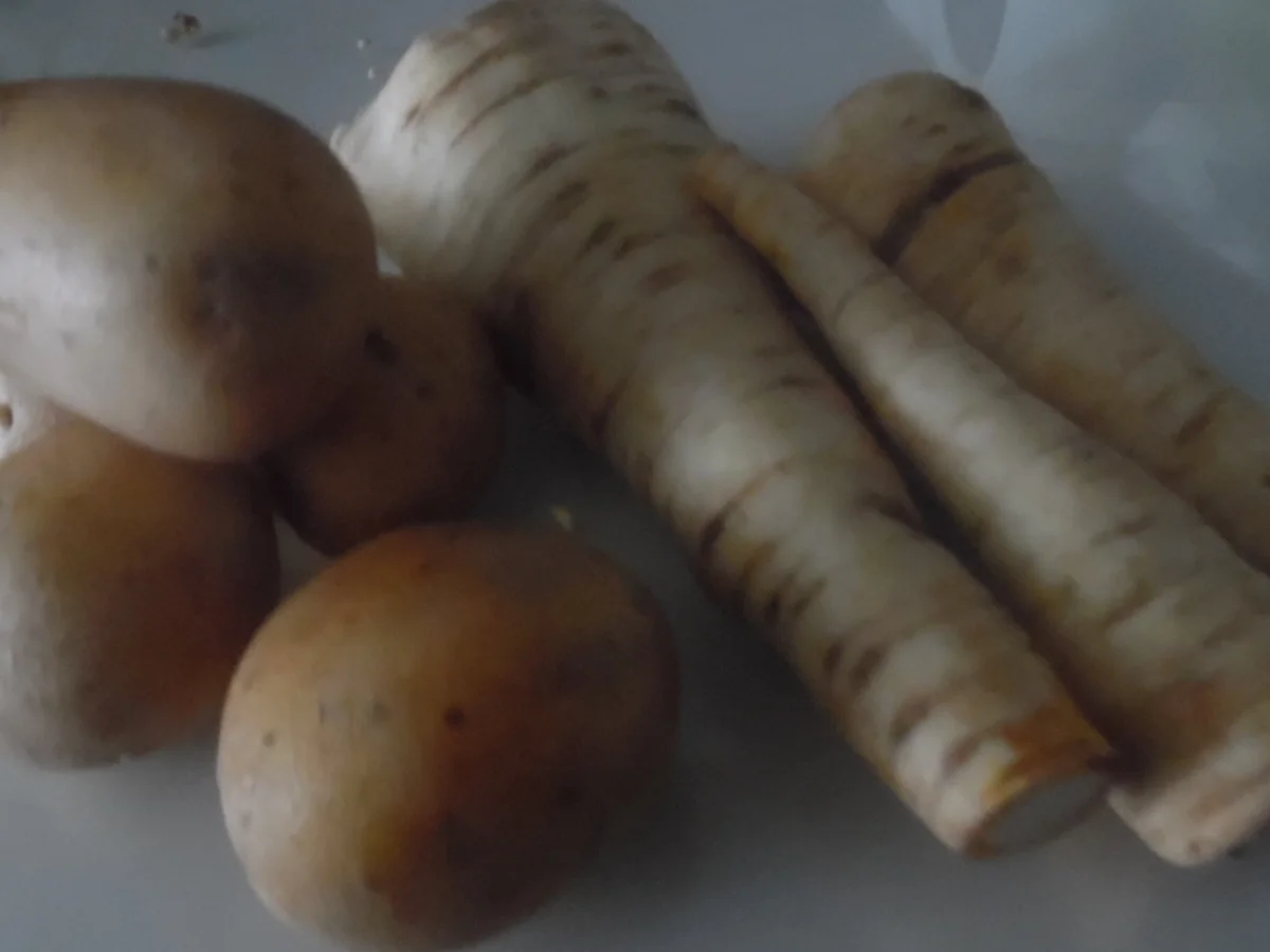 Rezept: Lammkarree mit Glühweinsoße und Pastinakenpürree Bild Nr. 3036 Lammkarree mit Glühweinsoße und Pastinakenpürree - Rezept - Bild Nr. 3036