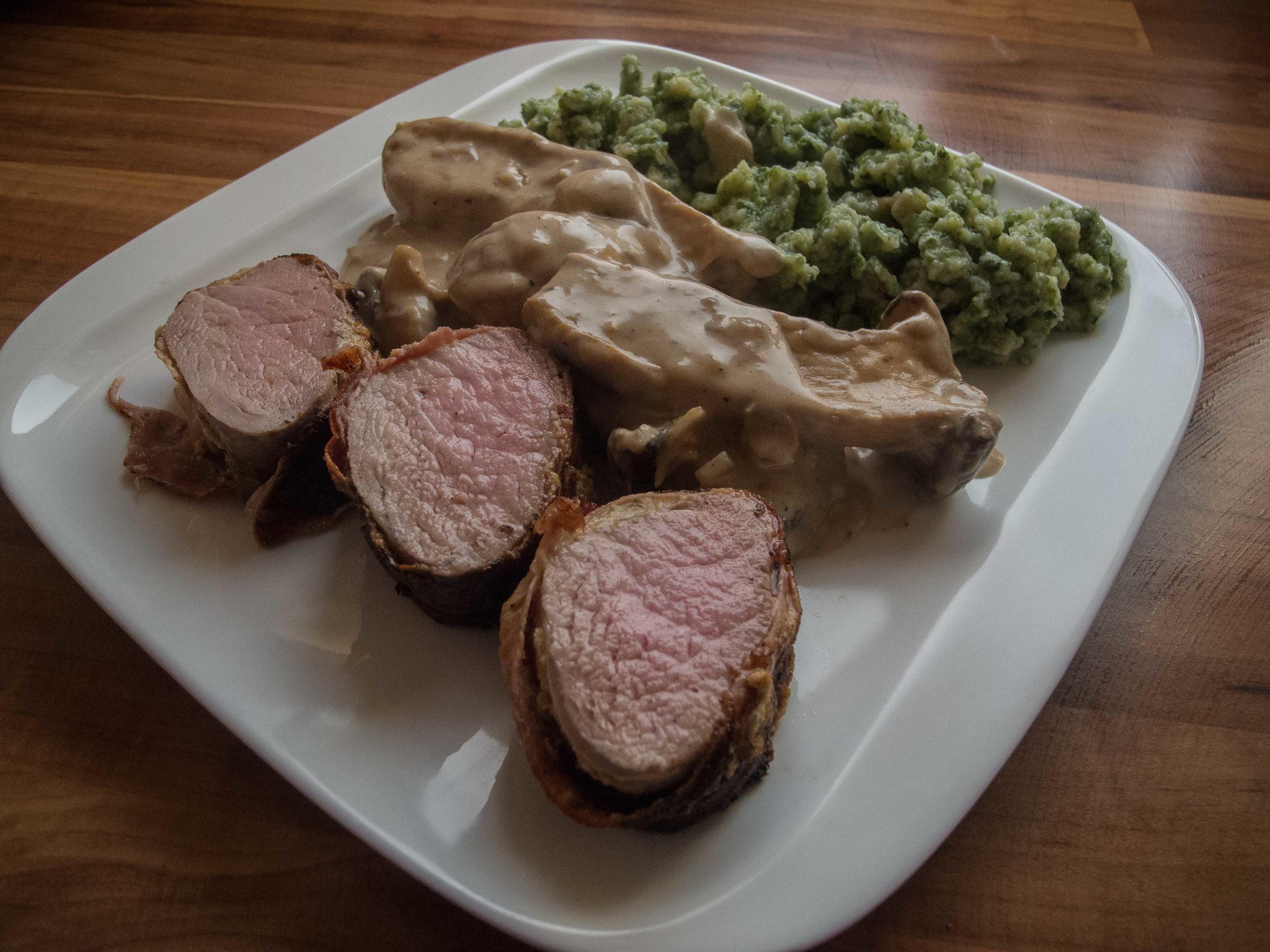 Bilder für Schweinefilet mit Pilzrahm und Spinatspätzle - Rezept