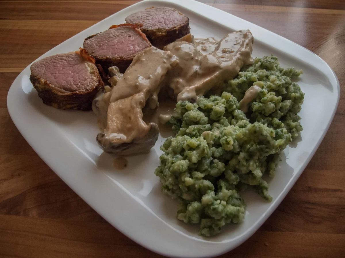 Schweinefilet mit Pilzrahm und Spinatspätzle - Rezept - Bild Nr. 3072