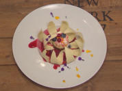 New York Cheesecake in Schokoladenkugel mit warmer Himbeersauce - Rezept - Bild Nr. 3071