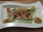 Lachsforellenfilet auf grüner Kräutersoße mit Röstkartoffeln und Kartoffelstroh - Rezept - Bild Nr. 3130