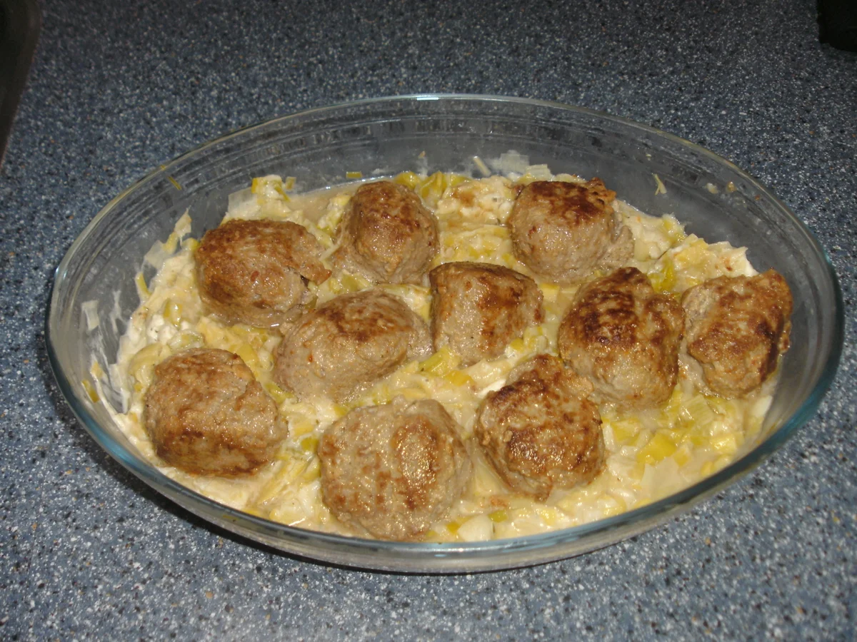 Rezept: Hackbällchen mit Lauchgemüse und Käse überbacken Bild Nr. 3137 Hackbällchen mit Lauchgemüse und Käse überbacken - Rezept - Bild Nr. 3137