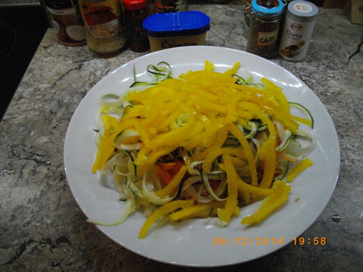 Wok Gemüse mit Garnelen, Lachs und Hähnchenbrust vom Teppanyaki - Rezept - Bild Nr. 3174