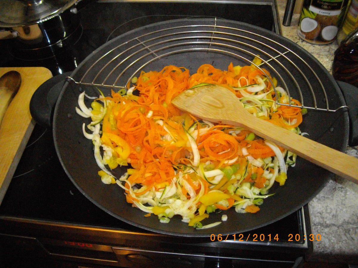Wok Gemüse mit Garnelen, Lachs und Hähnchenbrust vom Teppanyaki - Rezept - Bild Nr. 3175