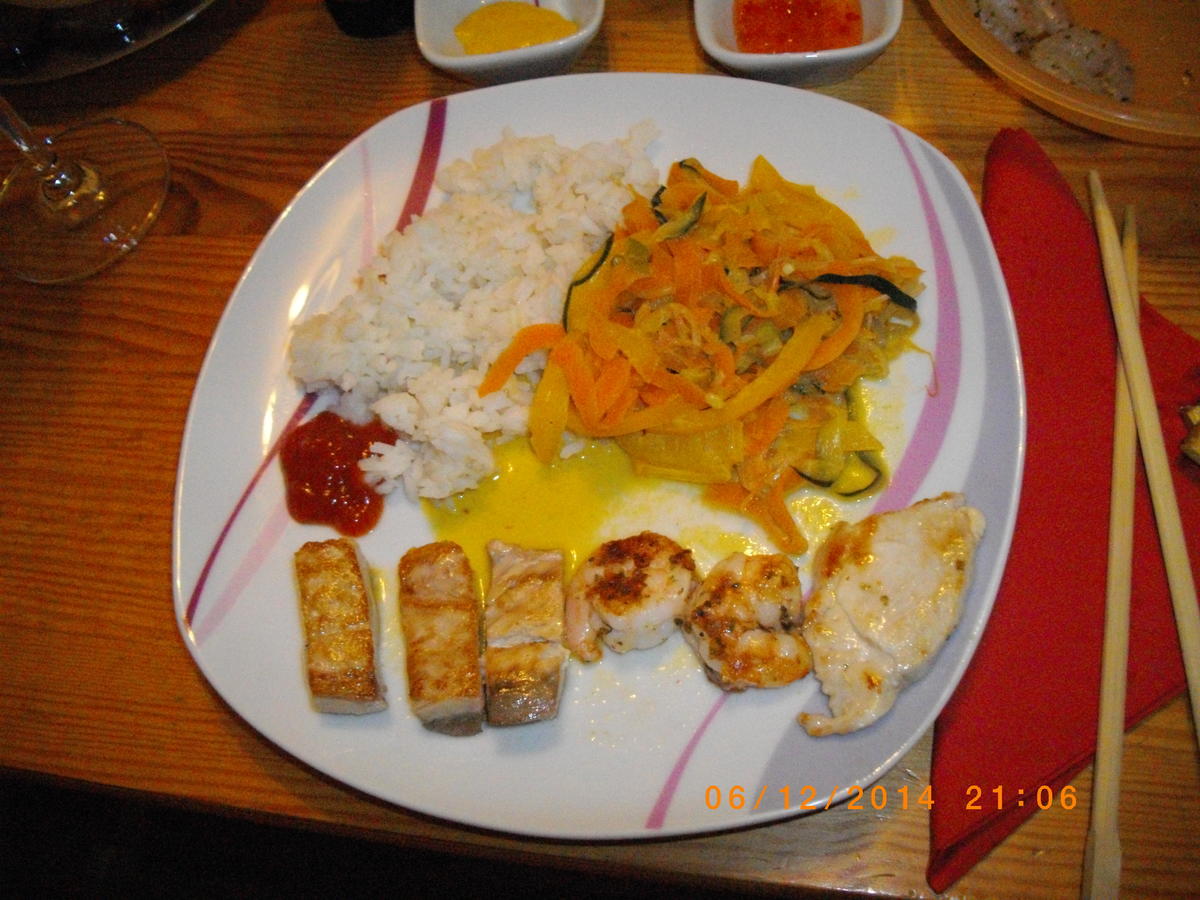 Wok Gemüse mit Garnelen, Lachs und Hähnchenbrust vom Teppanyaki - Rezept - Bild Nr. 3179