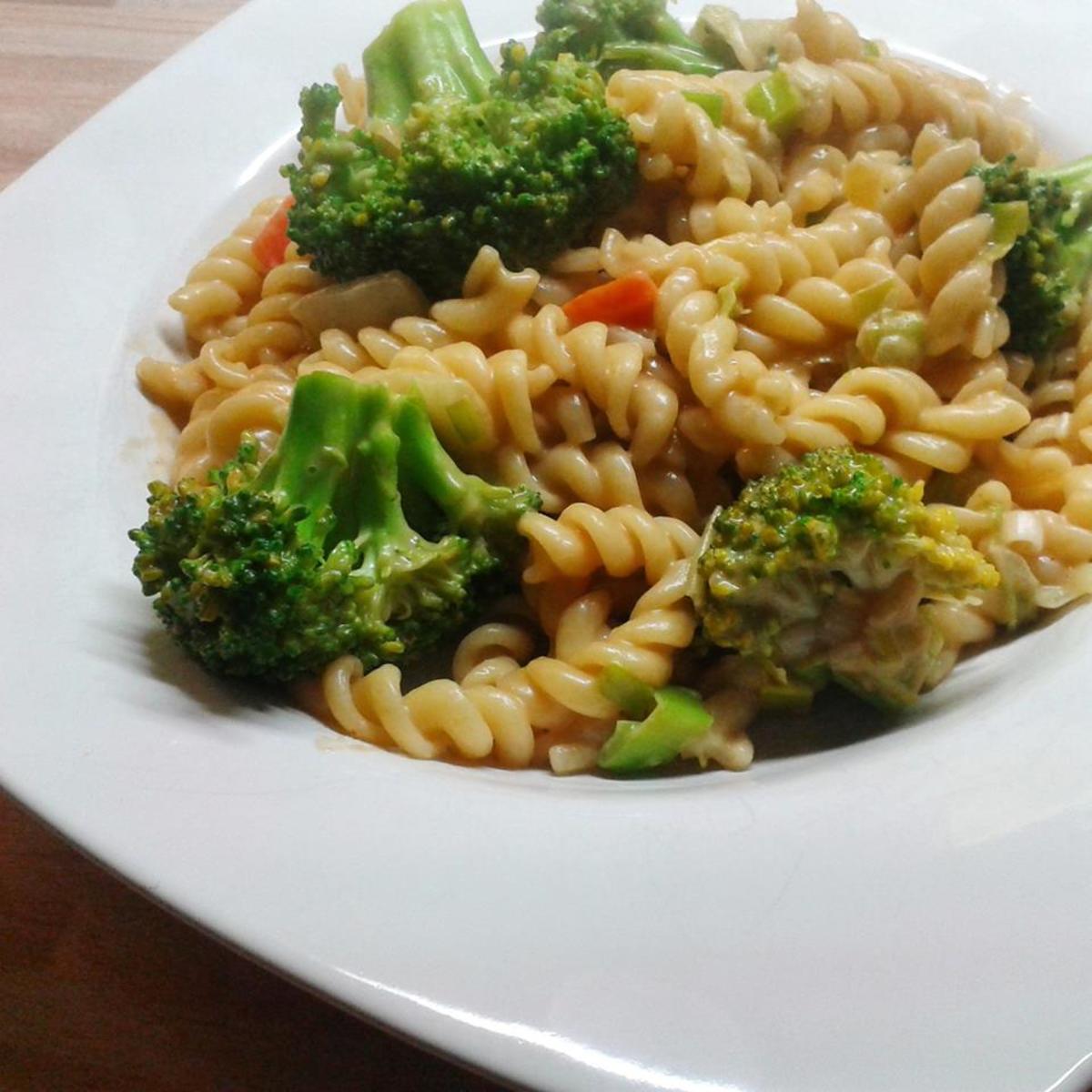 Spirelli mit Erdnuss-Sauce - Rezept mit Bild - kochbar.de