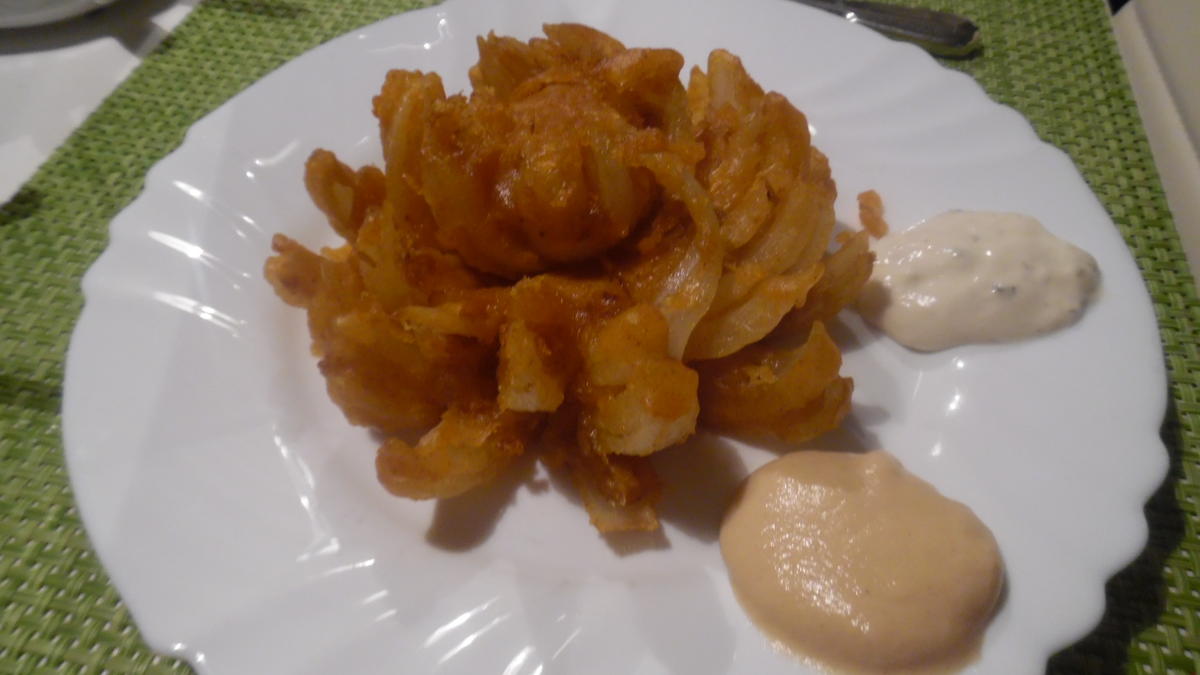 Zwiebel-Blume "Blooming Onion" - Rezept - Bild Nr. 3181