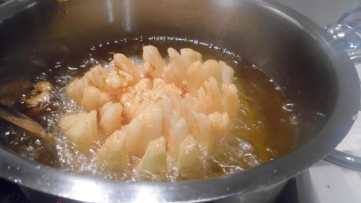 Zwiebel-Blume "Blooming Onion" - Rezept - Bild Nr. 3182