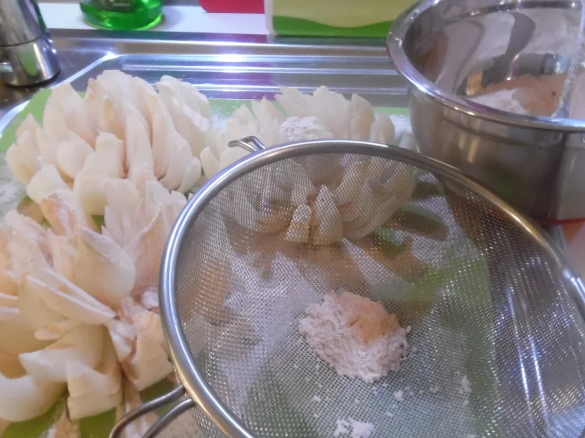 Zwiebel-Blume "Blooming Onion" - Rezept - Bild Nr. 3184