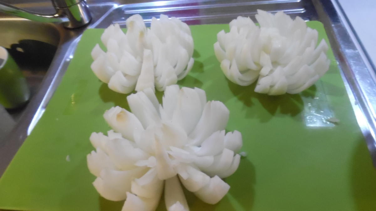 Zwiebel-Blume "Blooming Onion" - Rezept - Bild Nr. 3185