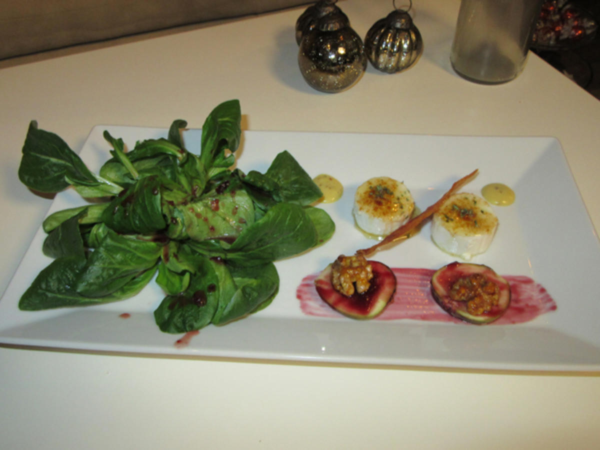 Feldsalat in Cranberrievinigraitte mit gratiniertem Ziegenkäse, Walnuss & Feige - Rezept - Bild Nr. 3181