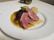 Rosa Entenbrust an Honig-Pfeffer-Sauce mit Orangen Maronen, Rotkohl und Klößen - Rezept - Bild Nr. 3181