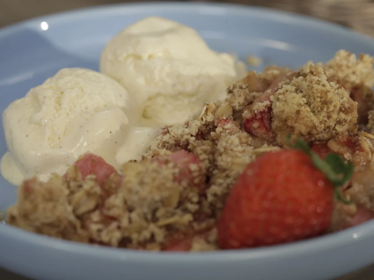 Erdbeer-Rhabarber-Crumble - Rezept - Bild Nr. 3196