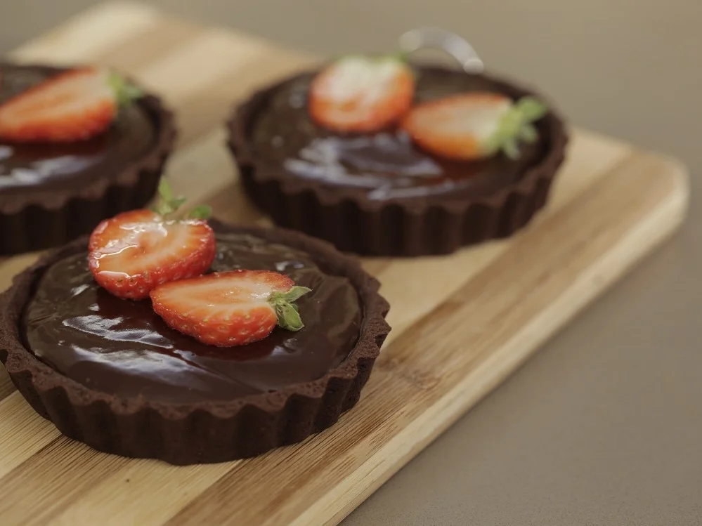 Dunkle Schokoladen-Tartelettes mit Erdbeeren  - Rezept - Bild Nr. 3199